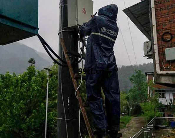 華(hua)山(shan)北(bei)峰(feng)基站停(ting)電(dian)，移(yi)動(dong)華(hua)陰維(wei)護(hu)班(ban)緊急發(fa)電(dian)保(bao)障通信(xin)