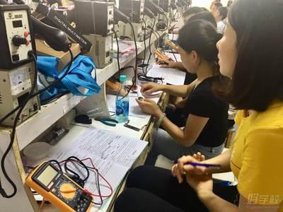 深圳蘋(ping)果(guo)維修VIP培(pei)訓(xun)班(ban) 掌(zhang)握(wo)通(tong)訊設備(bei)修理(li)的(de)專業技能(neng)